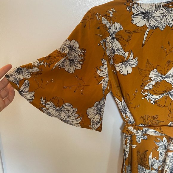 NWT Flowy Flowered Wrap Mini Dress, XS/S - Picture 3 of 5